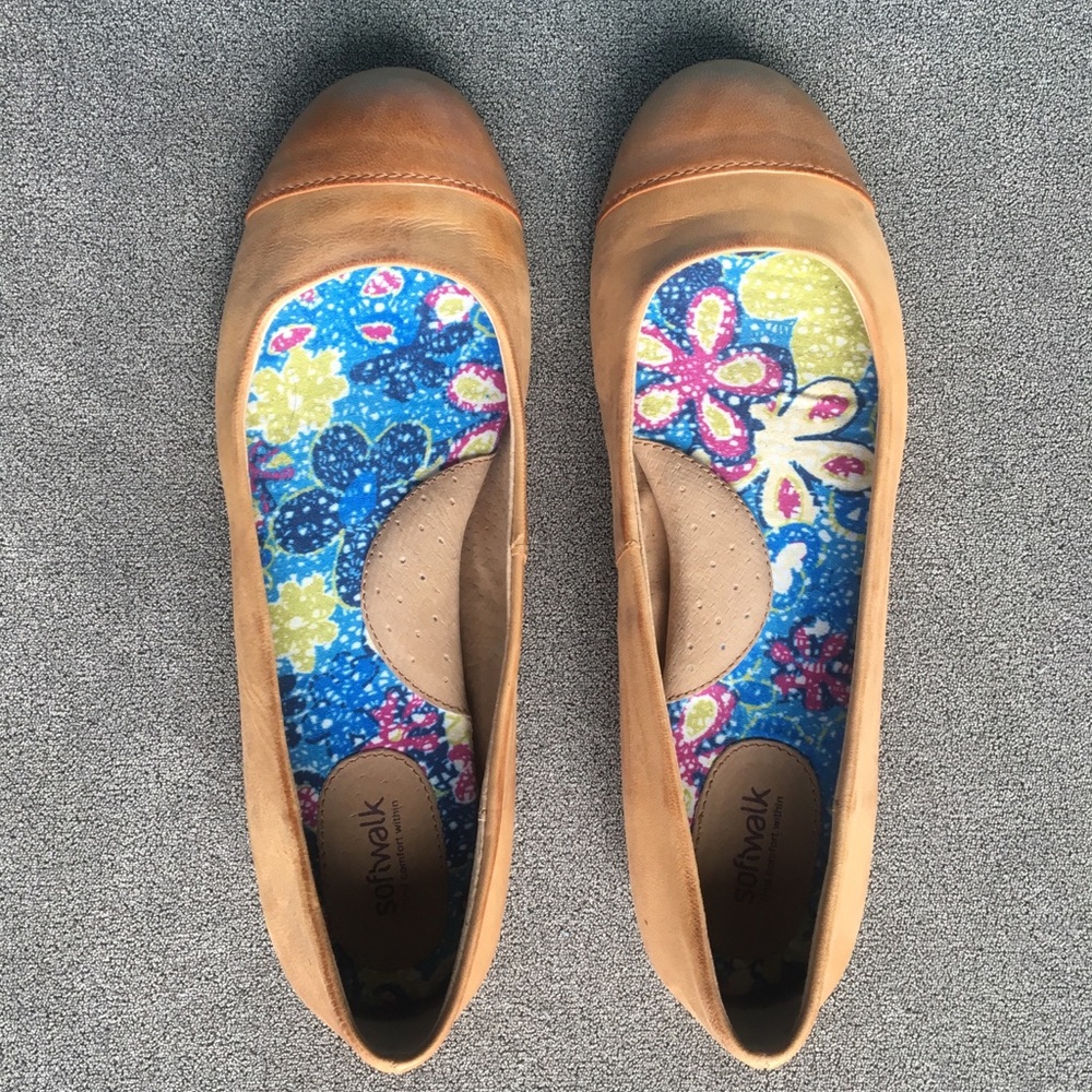 Soft Walk size 7.5 brown/tan leather flats